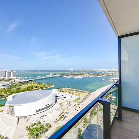Bayside Luxury: Studio Near Bayfront Park Appartement